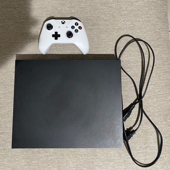 Xbox One X Console - Picture 1 of 6